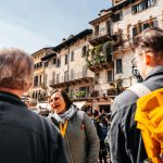 Premium Evening Experience: tour serale della città con cena in locale storico veronese, esperienza aziendale Verona, team building Verona, incentive experience Verona, cena aziendale a Verona, visita guidata di Verona per aziende