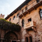 Premium Evening Experience: tour serale della città con cena in locale storico veronese, esperienza aziendale Verona, team building Verona, incentive experience Verona, cena aziendale a Verona, visita guidata di Verona per aziende