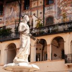 Premium Evening Experience: tour serale della città con cena in locale storico veronese, esperienza aziendale Verona, team building Verona, incentive experience Verona, cena aziendale a Verona, visita guidata di Verona per aziende