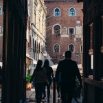 Caccia al tesoro tra le vie del centro storico, team building verona, attività per aziende, gruppi aziendali, esperienze corporate